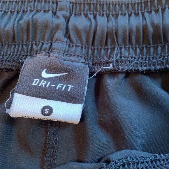 Nike Classic Women’s Running shorts - Picture 2 of 5